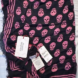 Alexander McQueen Black Scarf with Pink Skulls